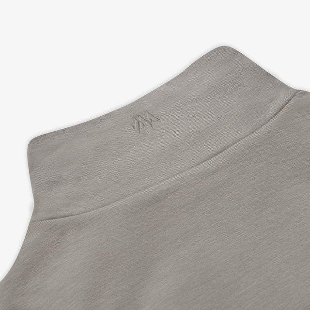 Close up detail of Men's Adventure Bamboo Sweatshirt. Featuring the embroidered Jellymud logo on the collar. 